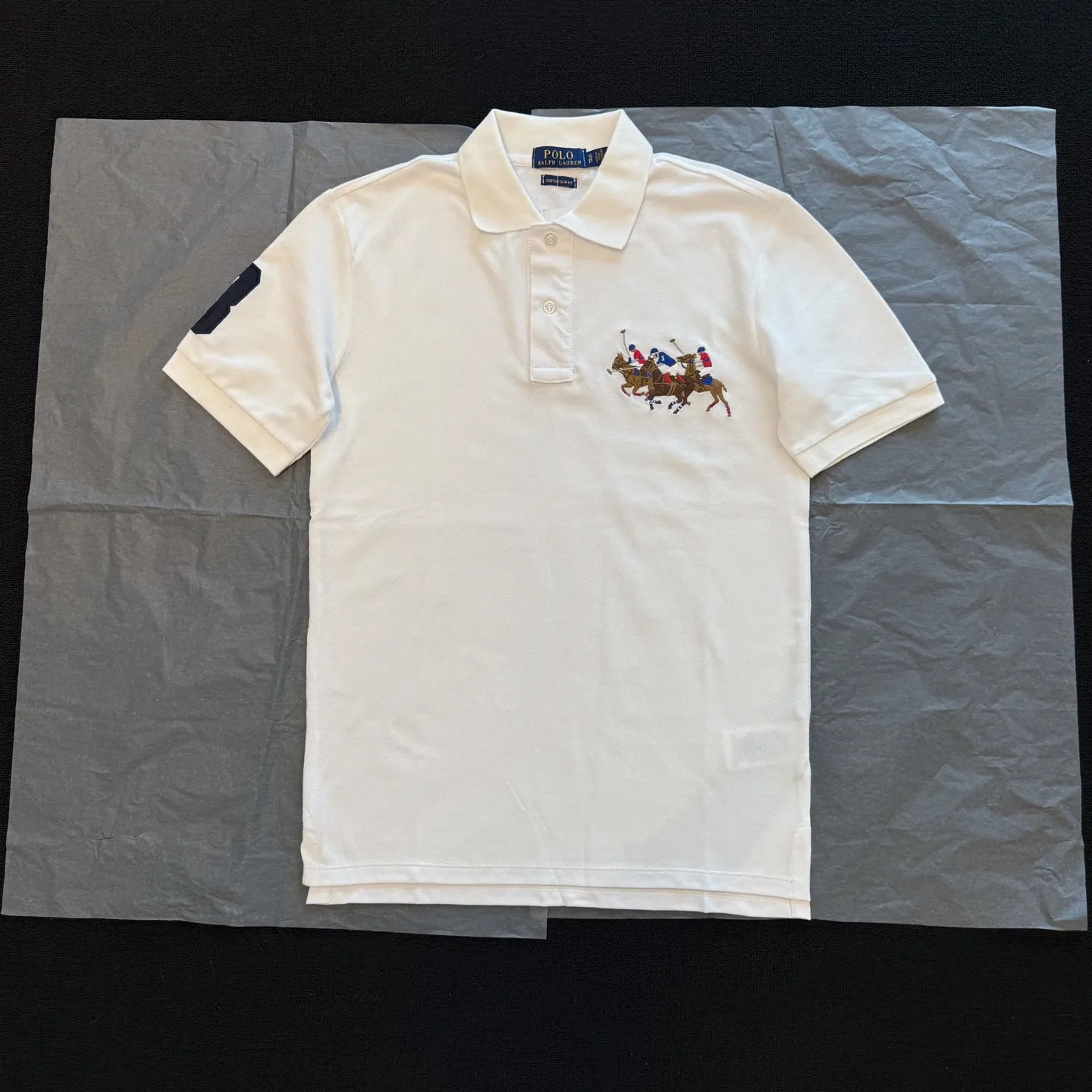 P170 Style No. RL02 (four colors) Ralph Lauren/Ralph Lauren Three Ponies embroidered logo, lapel polo shirt, T-shirt short-sleeved, fabric 100% pique cotton, imported embroidered logo on the chest, custom threaded collar, Malaysian embroidery, the highest version, suitable for business and leisure daily use! 🌘Two-button placket, laser logo pearlescent resin buttons, cuffs and hem using double-thread sewing technology, different currency versions, full set of original three-label accessories!   SIZE #S~XXL Color#Black Navy Gray White